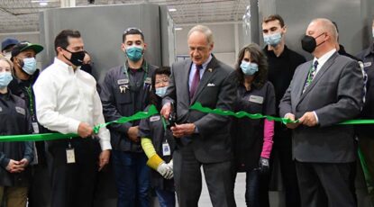 Delaware Senator Tom Carper cut the ribbon to inaugurate the high-volume commercial electrolyzer line at Bloom Energy’s Newark, Delaware facility